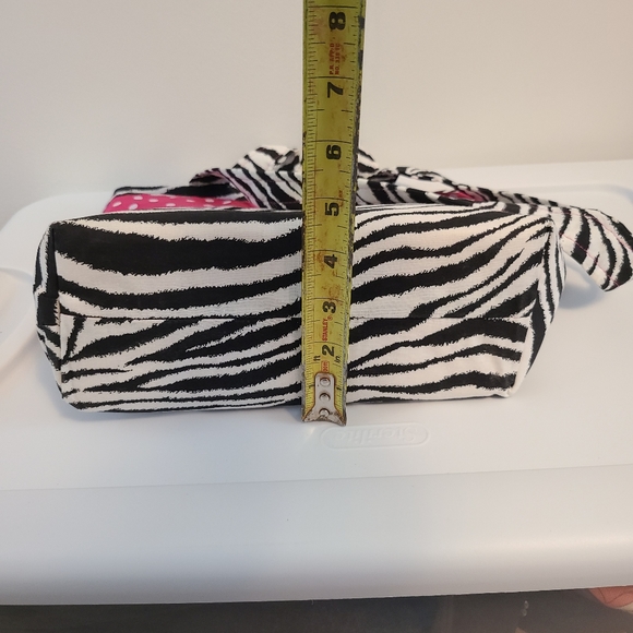 Toiletry Accessories set - pink and Zebra print - Picture 15 of 15